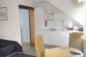 Family Room, 1 Queen and 1 Single Bed, Ground Floor (Unit 3) | Private kitchen | Fridge, microwave, stovetop, coffee/tea maker - 747 Motel (Wellington)