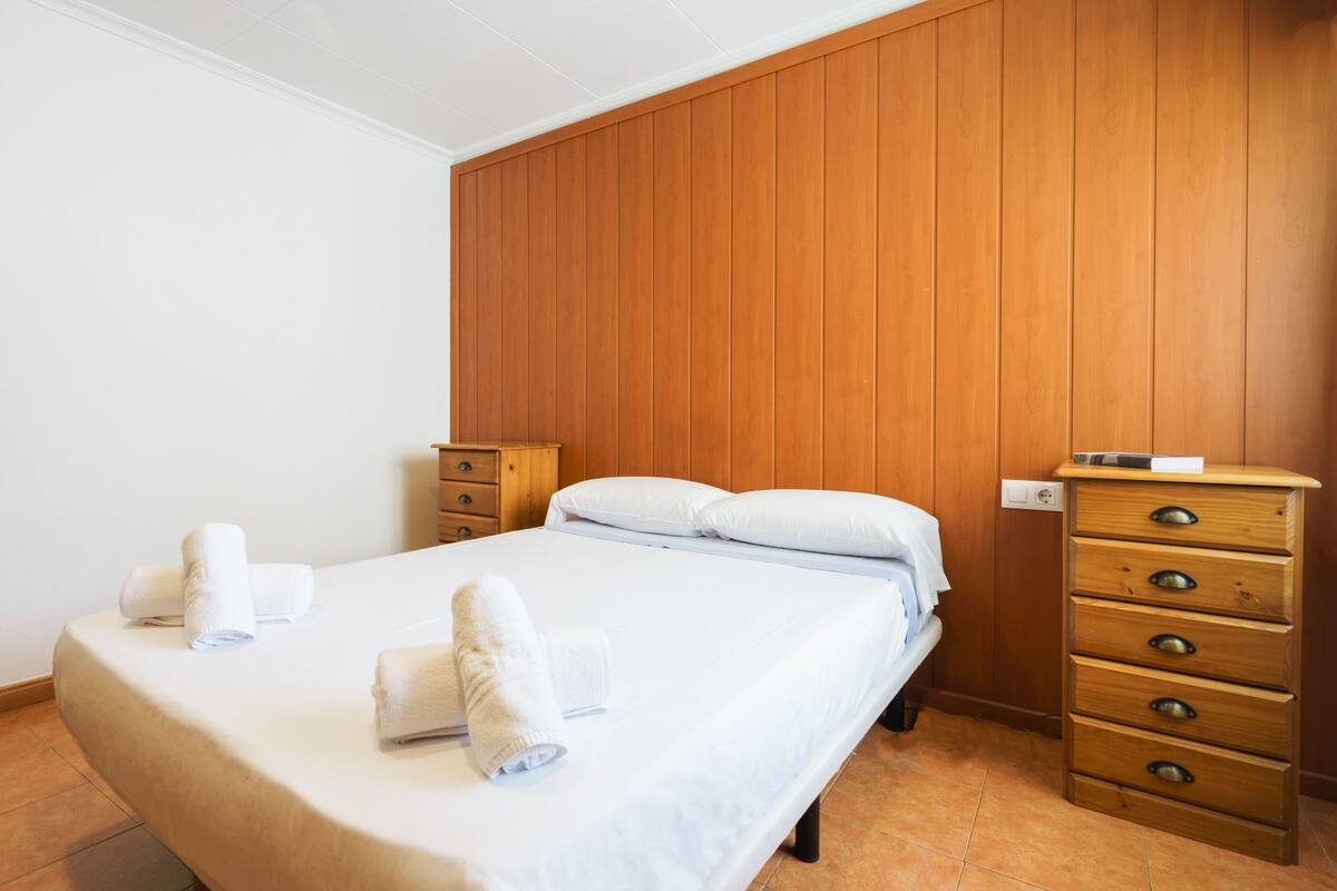 Double or Twin Room | Desk, iron/ironing board (on request), free WiFi, bed sheets