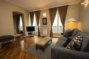 View from property - Montorgueil Apartment (Paris)