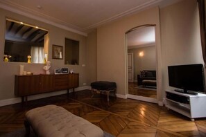 View from property - Montorgueil Apartment (Paris)