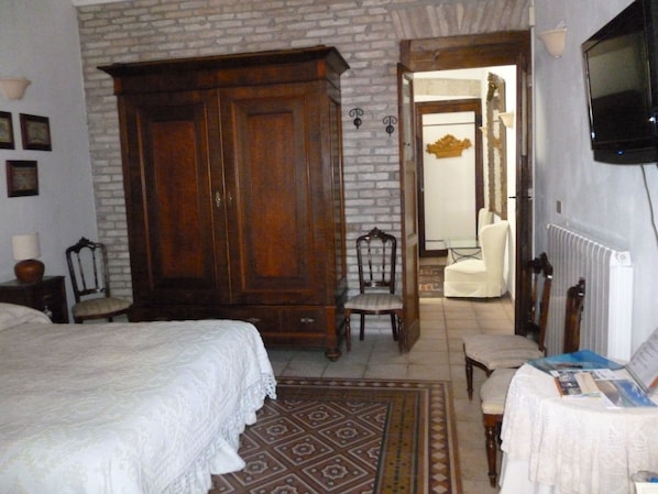 Suite (different entrance) | 1 habitación, sábanas italianas Frette, edredón y camas con pillow-top 