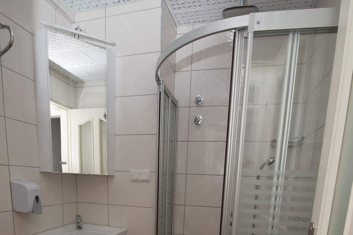 Standard Single Room | Bathroom