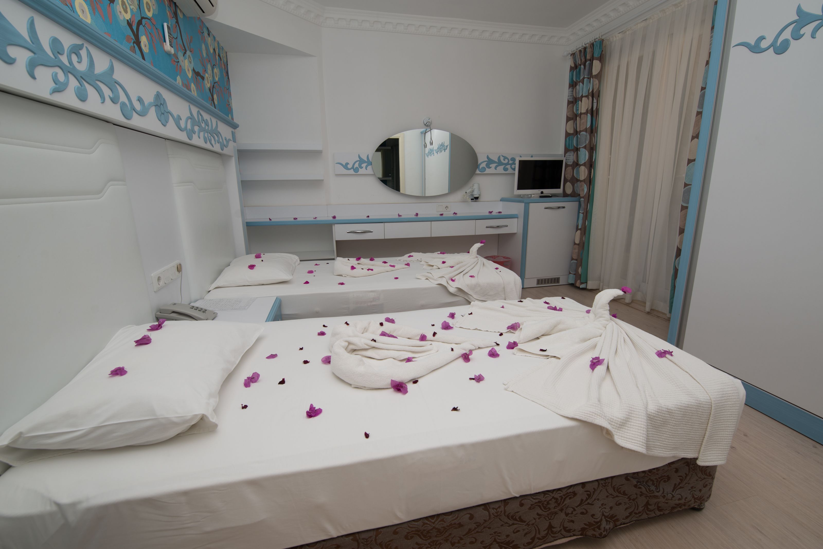 Rollaway beds, free WiFi
