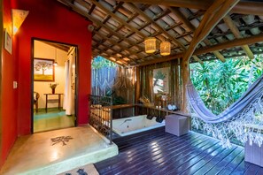 Suite Master com Jacuzzi | Minibar, individually decorated, bed sheets