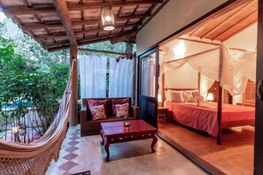 Habitació | Minibar, decoració individual i roba de llit 