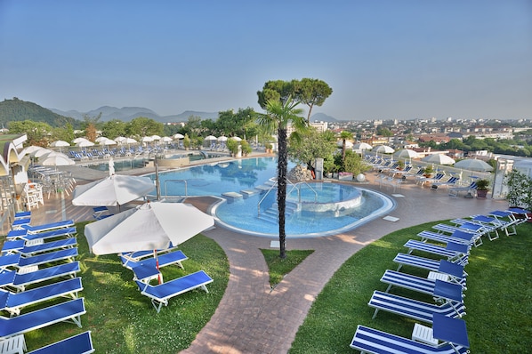 Indoor pool, 2 outdoor pools, pool umbrellas, pool loungers