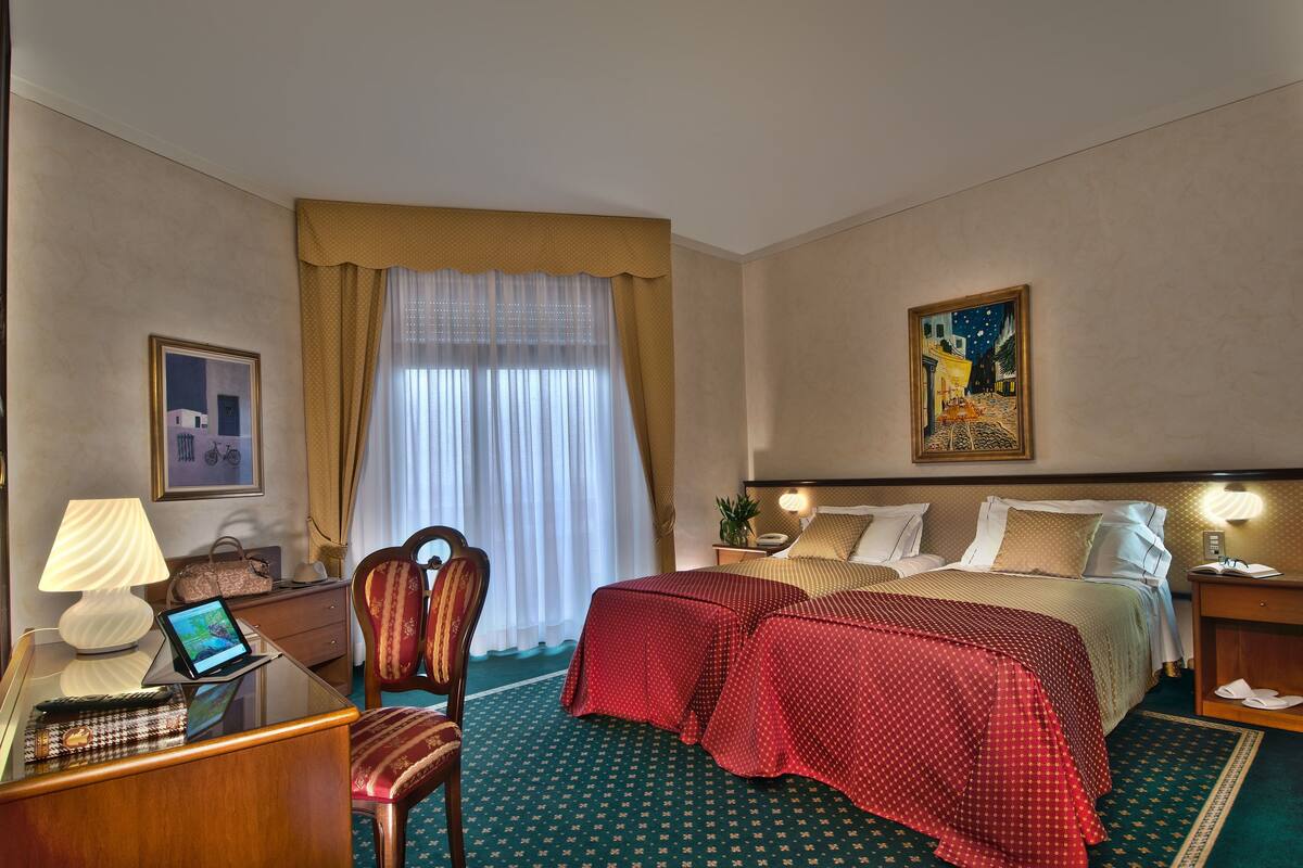 Comfort Double or Twin Room | 1 bedroom, minibar, in-room safe, desk