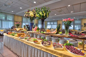 Free continental breakfast