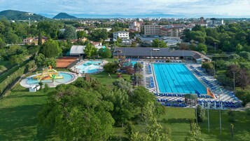 2 indoor pools, 5 outdoor pools, pool umbrellas