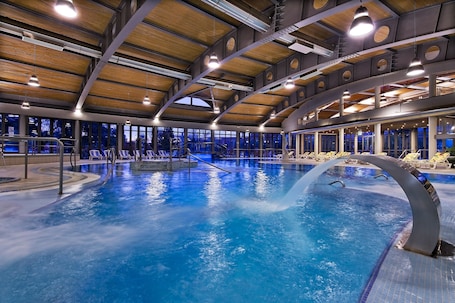 2 indoor pools, 5 outdoor pools, pool umbrellas
