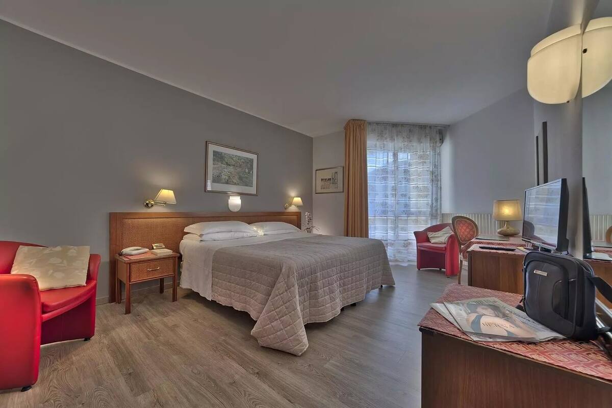 Classic Double or Twin Room | Down comforters, minibar, in-room safe, desk
