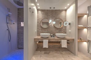 Rainfall showerhead, hair dryer, bidet, towels - Terme Petrarca (Montegrotto Terme)