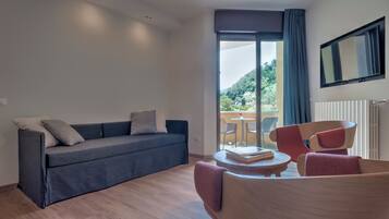 Minibar, in-room safe, desk, free WiFi