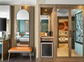 Premium bedding, down duvets, minibar, in-room safe - Ramada by Wyndham Istanbul Asia (Istanbul)