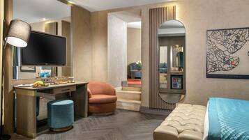 Premium bedding, down duvets, minibar, in-room safe