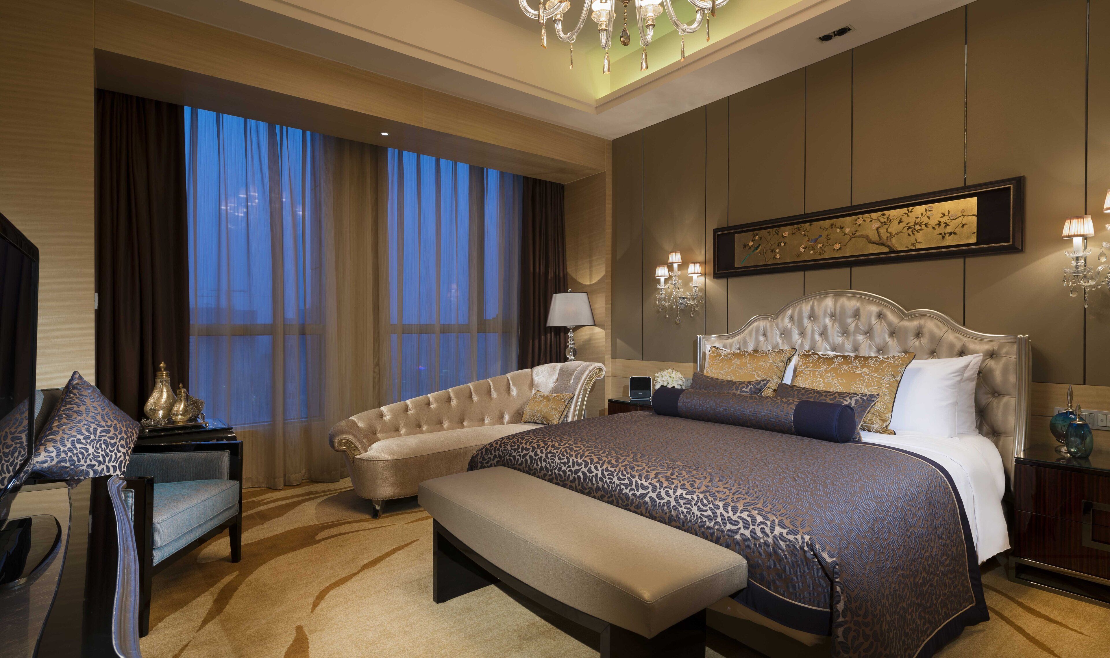 1 bedroom, premium bedding, minibar, desk