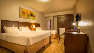 Quarto triplo standard | Frigobar, cofres nos quartos, escrivaninha, cortinas blackout