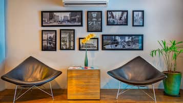 Área de estar no saguão