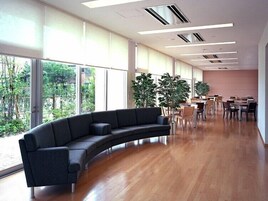 Área de estar no saguão