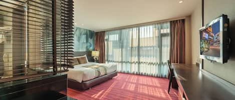 Suite, 1 King Bed, Corner | In-room safe, blackout drapes, iron/ironing board, free WiFi