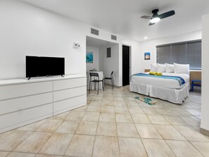 Klassieke studio, 1 slaapkamer, kamers met tussendeur | Een kluis op de kamer, gratis wifi, beddengoed