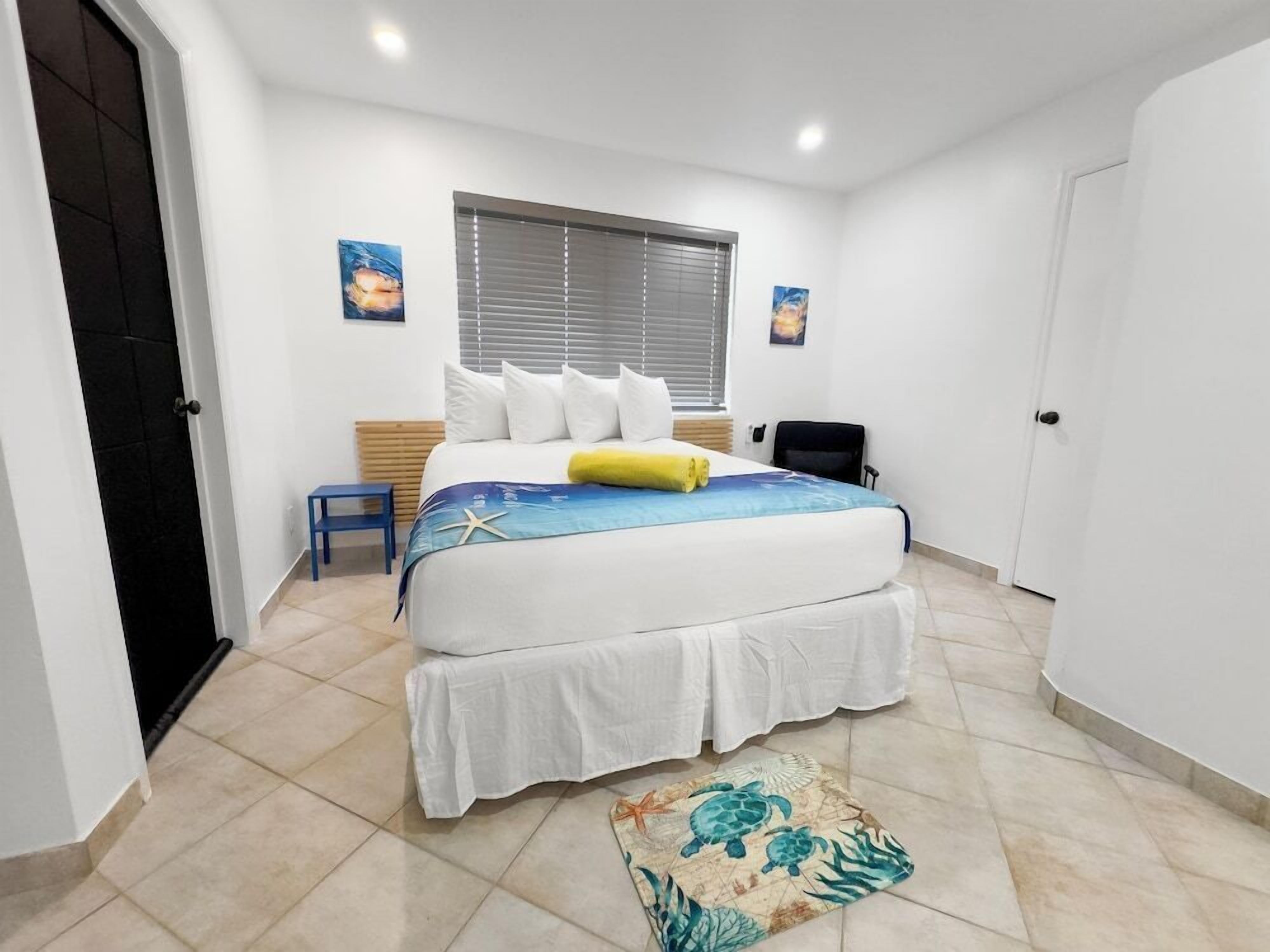 Cofres nos quartos, Wi-Fi de cortesia, roupa de cama