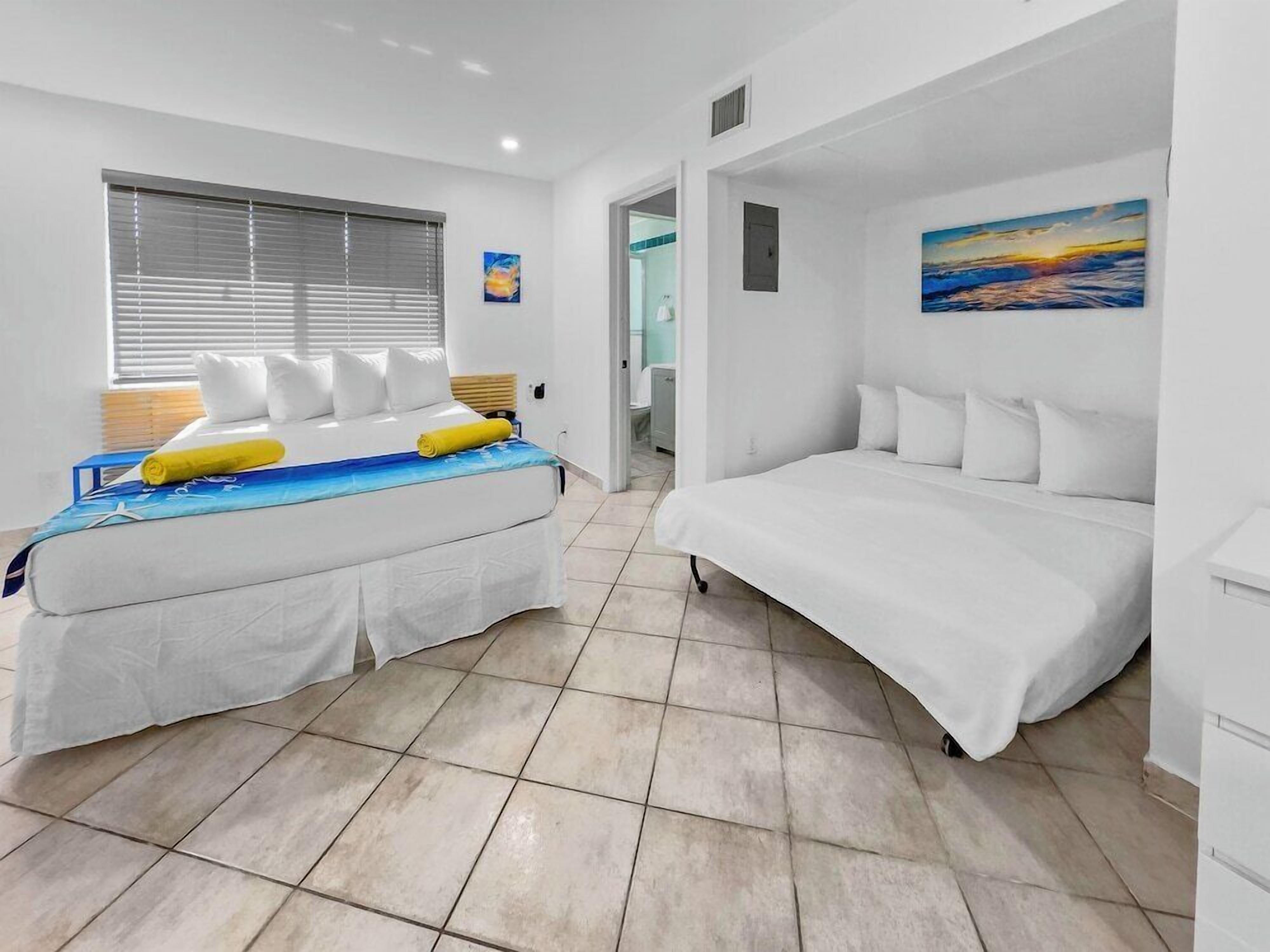 Cofres nos quartos, Wi-Fi de cortesia, roupa de cama