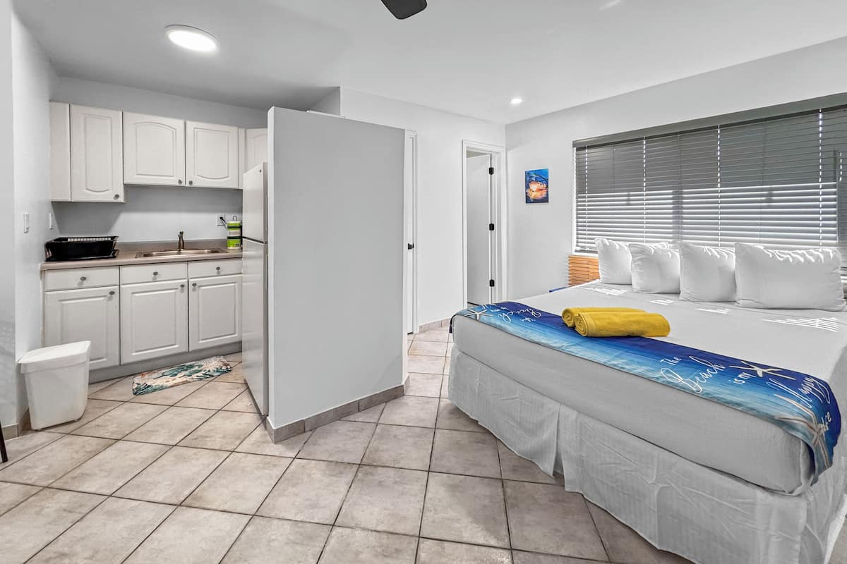 1 bedroom, in-room safe, free WiFi, bed sheets