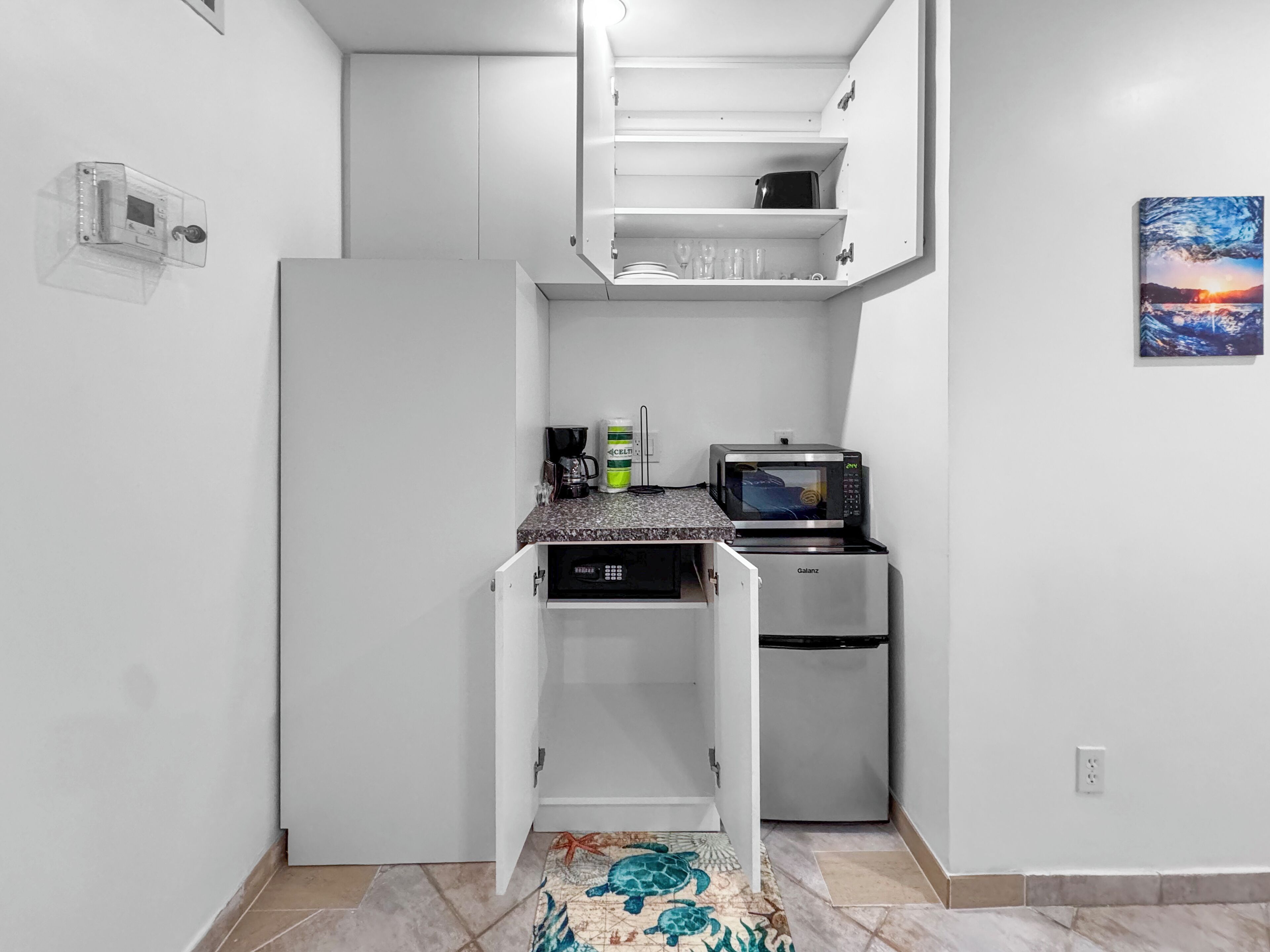 microwave, toaster, cookware/dishes/utensils, paper towels