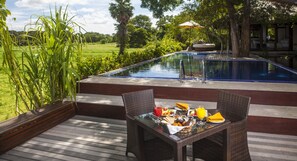 Café da manhã com buffet todos os dias (USD 30 por pessoa)
