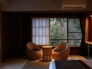 尊荣双床房, 2 张单人床, 无烟房 | 羽绒被、客房内保险箱、遮光窗帘、熨斗/熨板