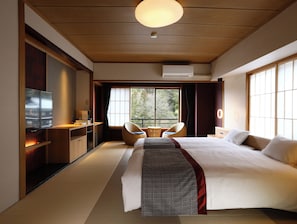 Premium Japanese-Western Room | Down comforters, in-room safe, blackout drapes, iron/ironing board