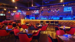 2 ravintolaa, joissa tarjoillaan aamiainen