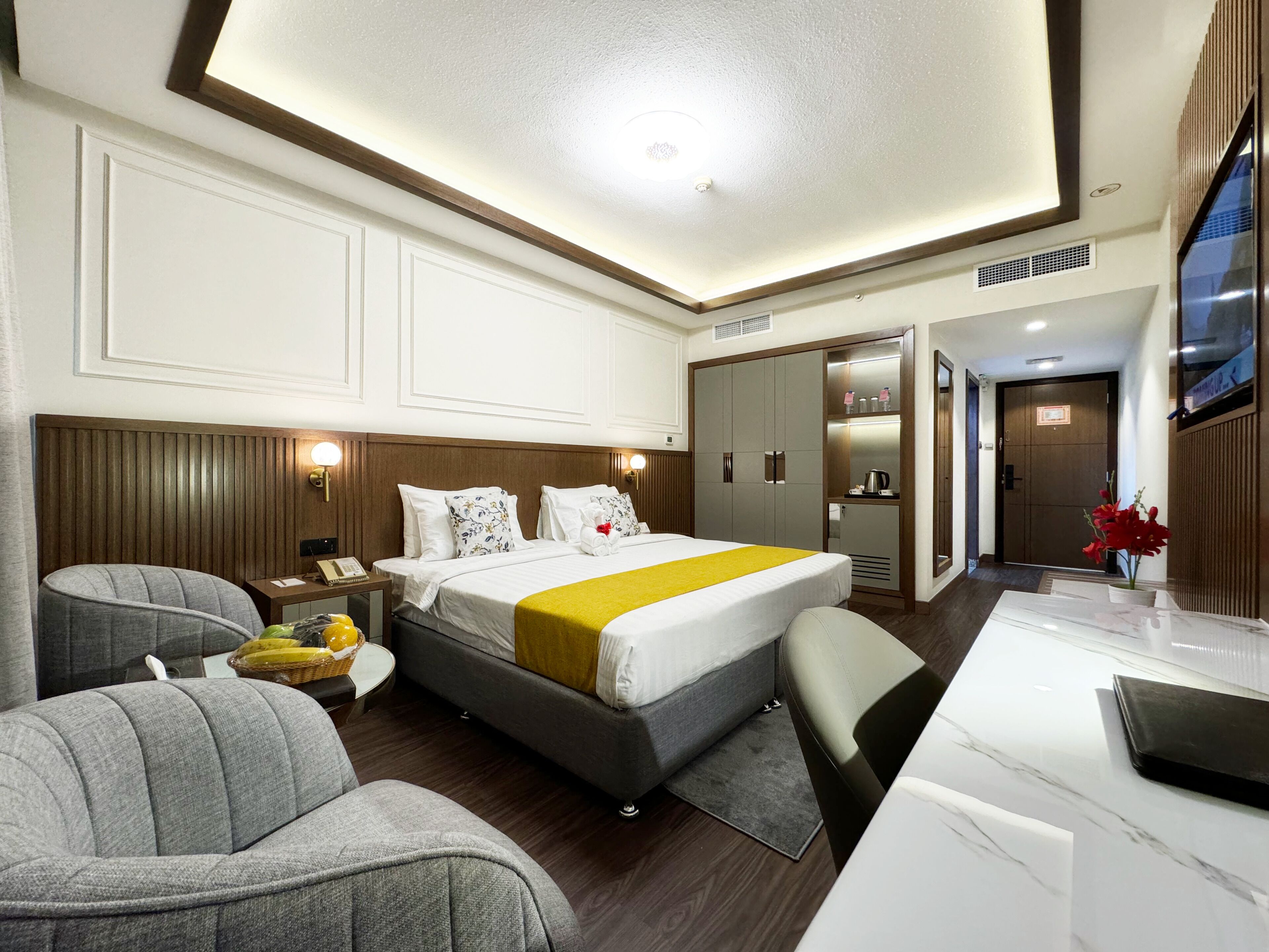 deluxe double or twin room | 1 bedroom, premium bedding, minibar, in-room safe