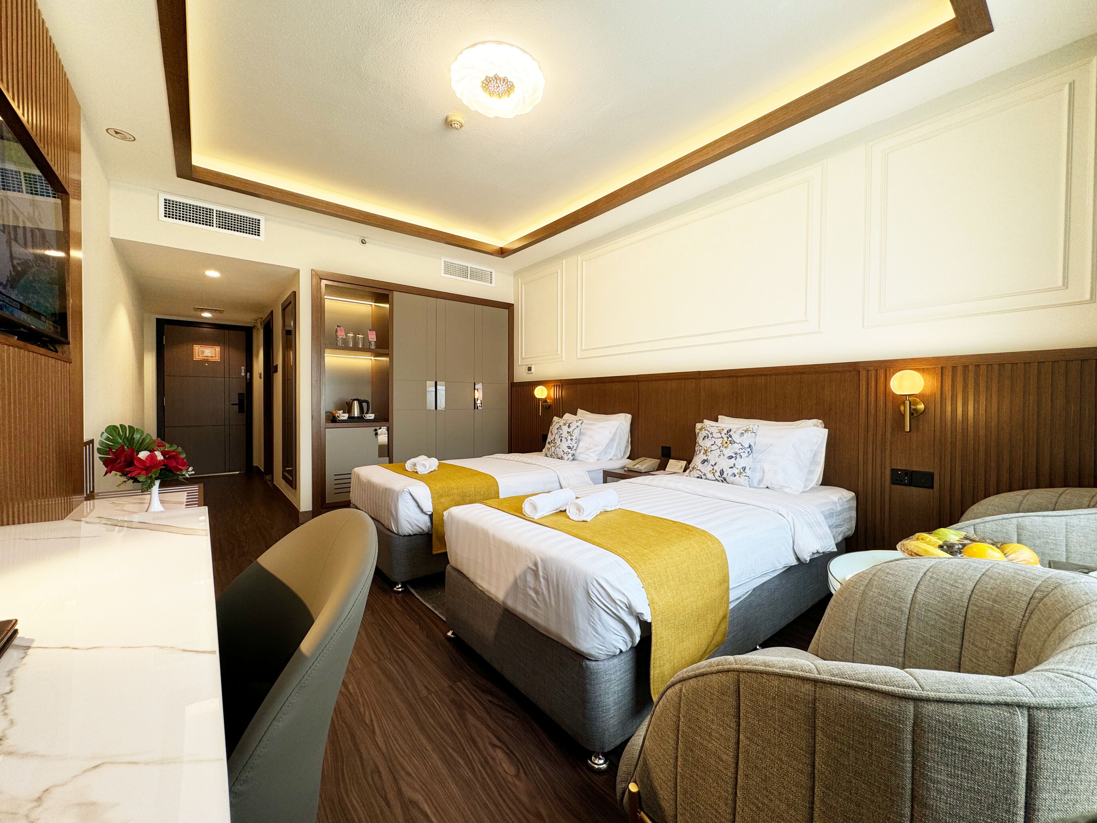 deluxe double or twin room | 1 bedroom, premium bedding, minibar, in-room safe