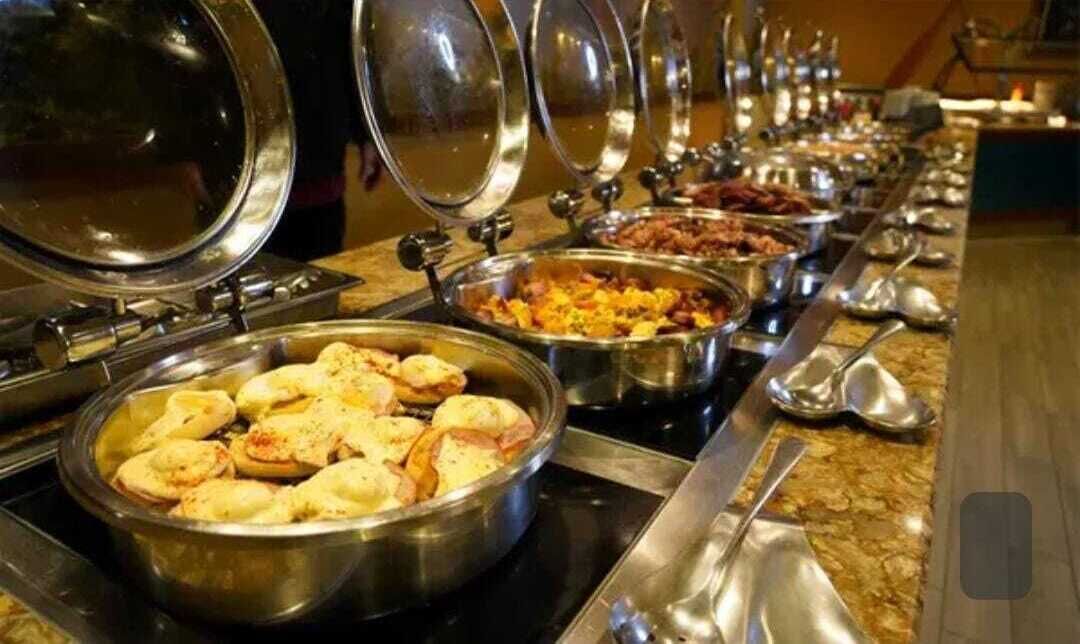 Daily buffet breakfast for a fee