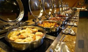 Buffet déjeuner servi tous les jours en supplément