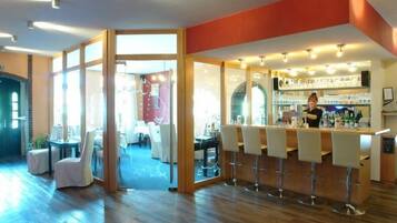 Bar (in der Unterkunft)