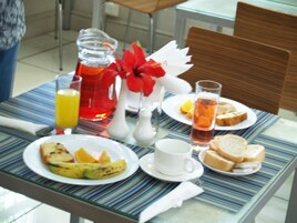 Desayuno buffet todos los días (con cargo)
