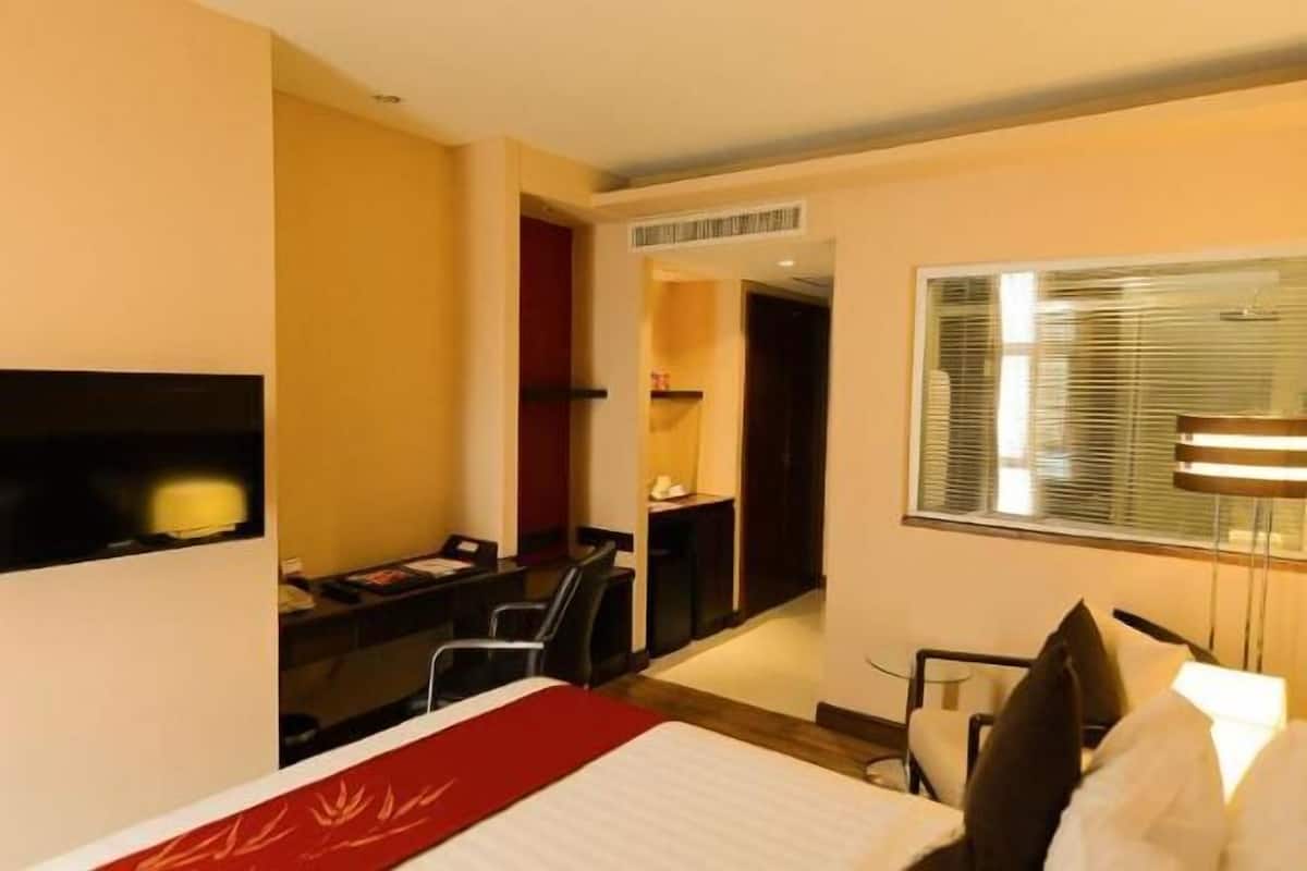 1 bedroom, minibar, in-room safe, desk