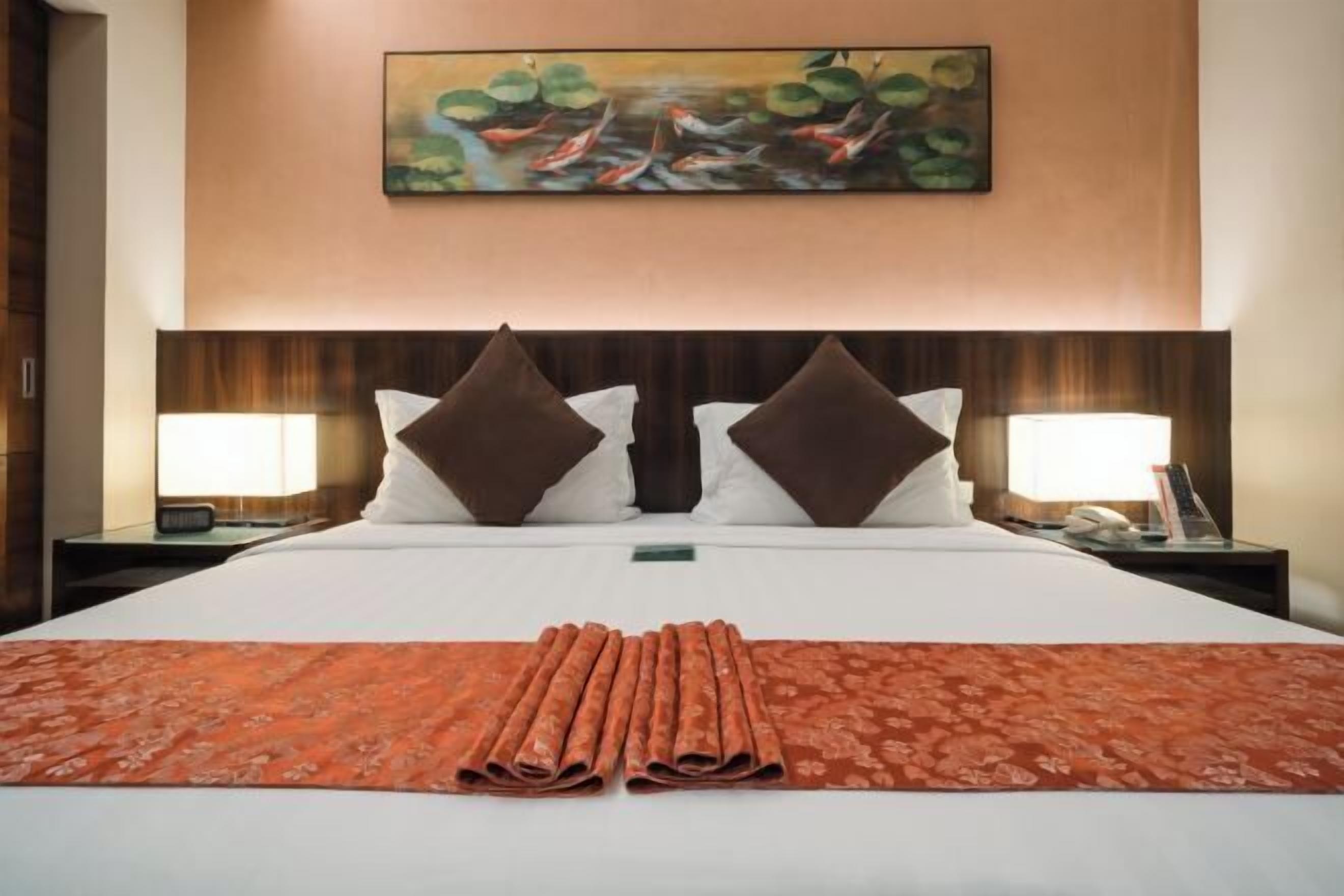 Frigobar, cofres nos quartos, escrivaninha