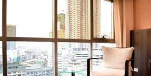 Minibar, in-room safe, desk, laptop workspace - Ramada by Wyndham Manila Central (Manila)
