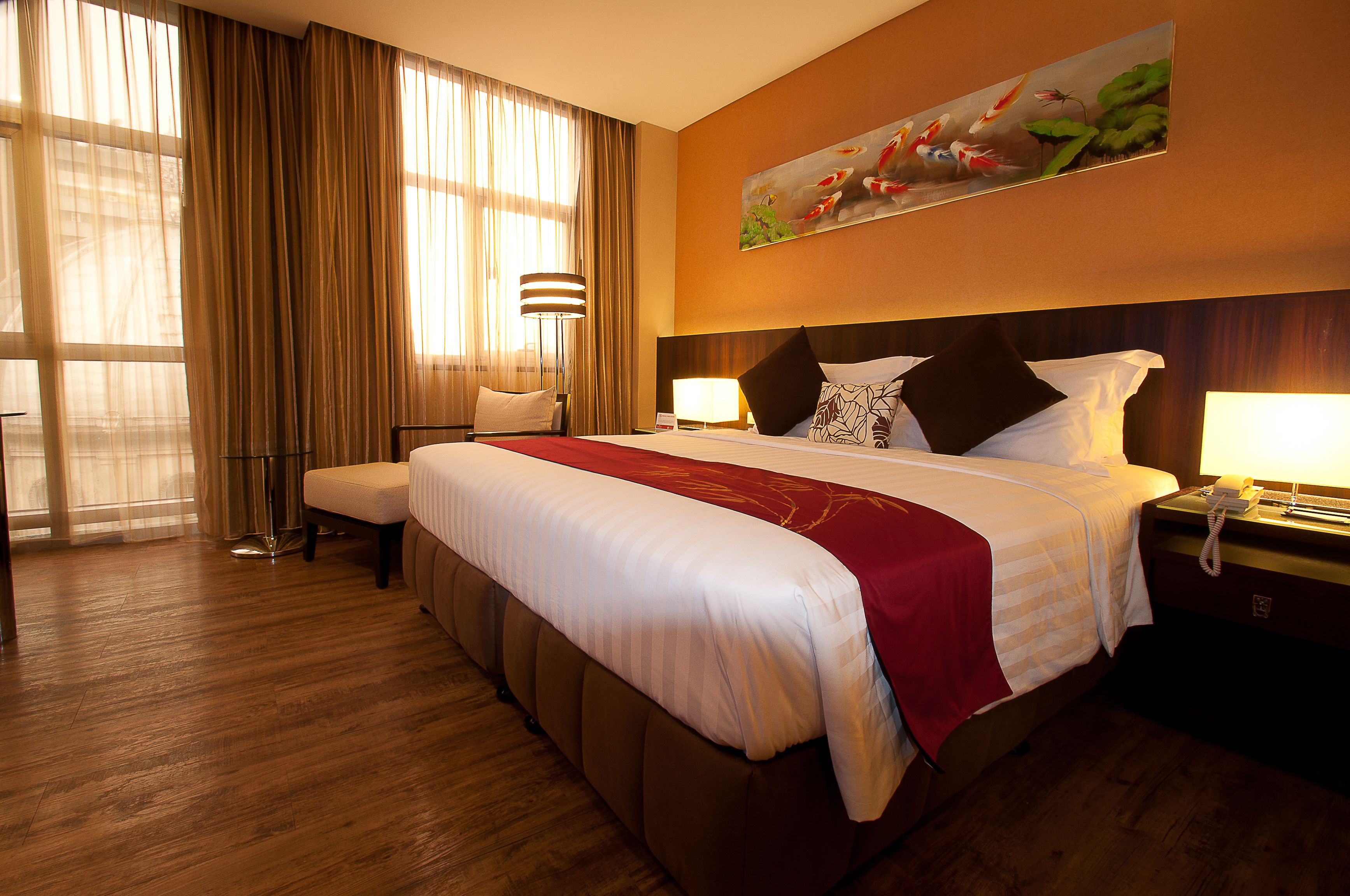 executive room | 1 bedroom, minibar, in-room safe, desk