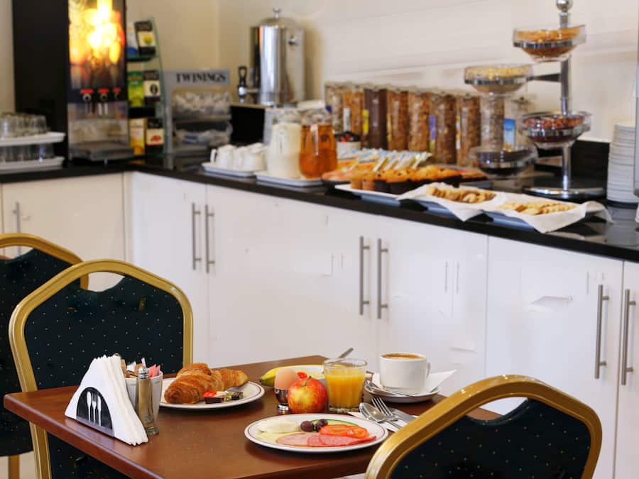 Daily full breakfast (GBP 12.00 per person)