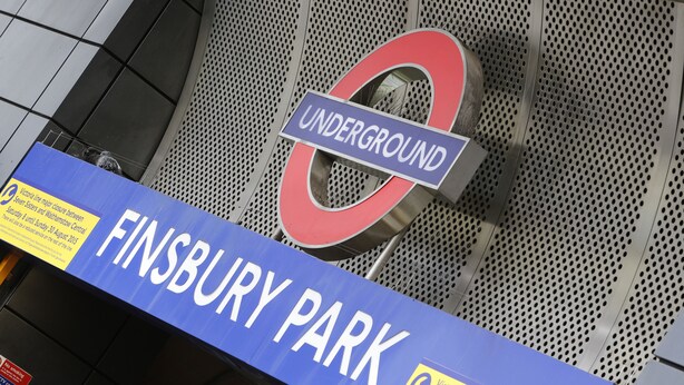 Señal para la estación de metro Finsbury Park.