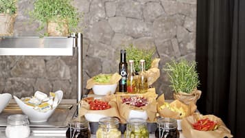 Free daily buffet breakfast