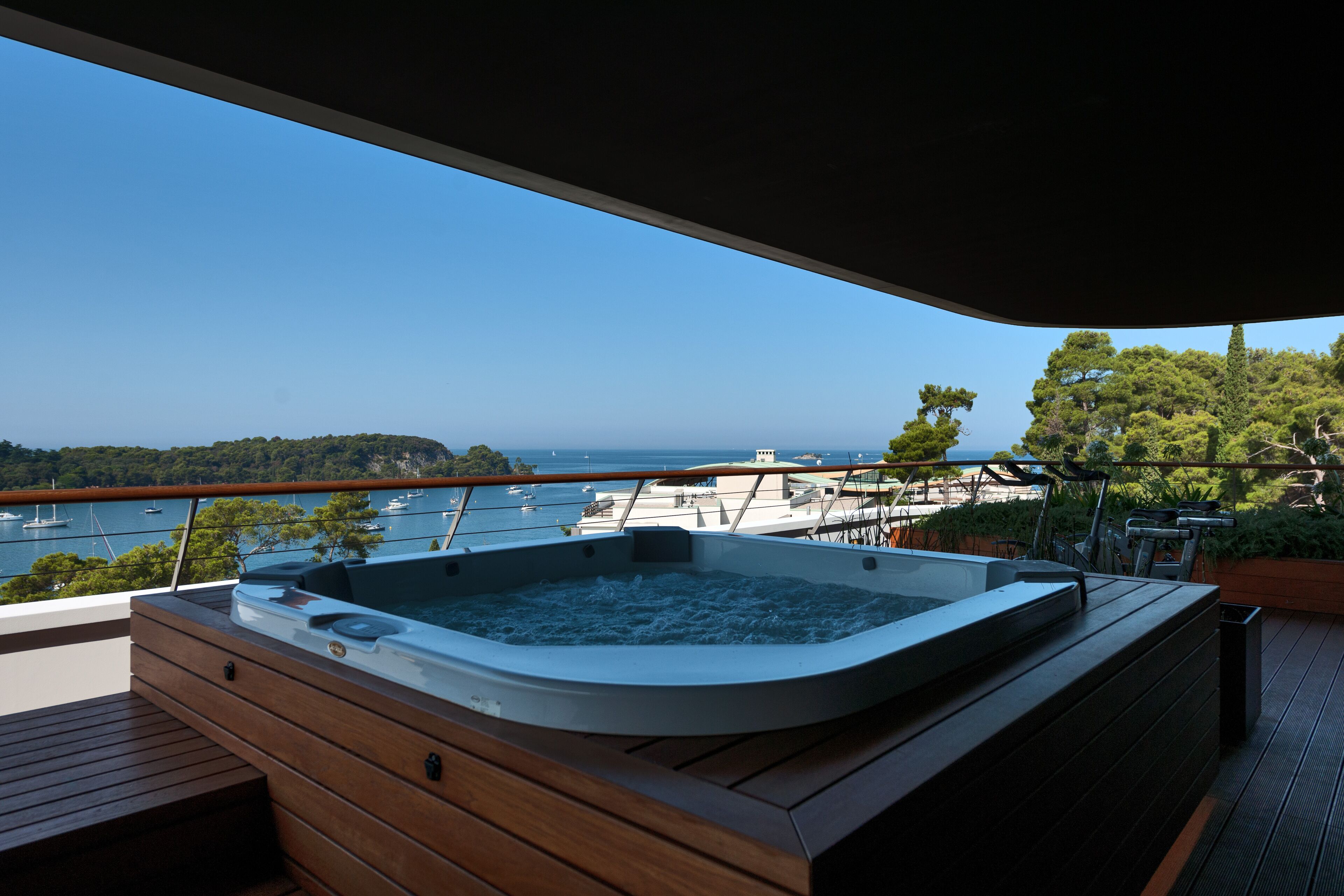 Golden Cape Suite | Tab spa persendirian