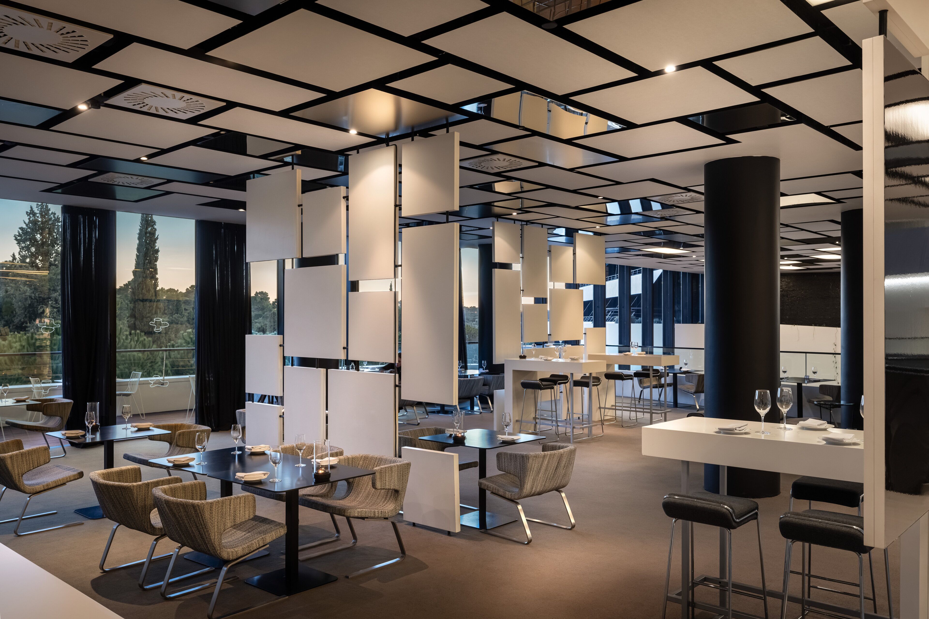 3 restaurants, breakfast served