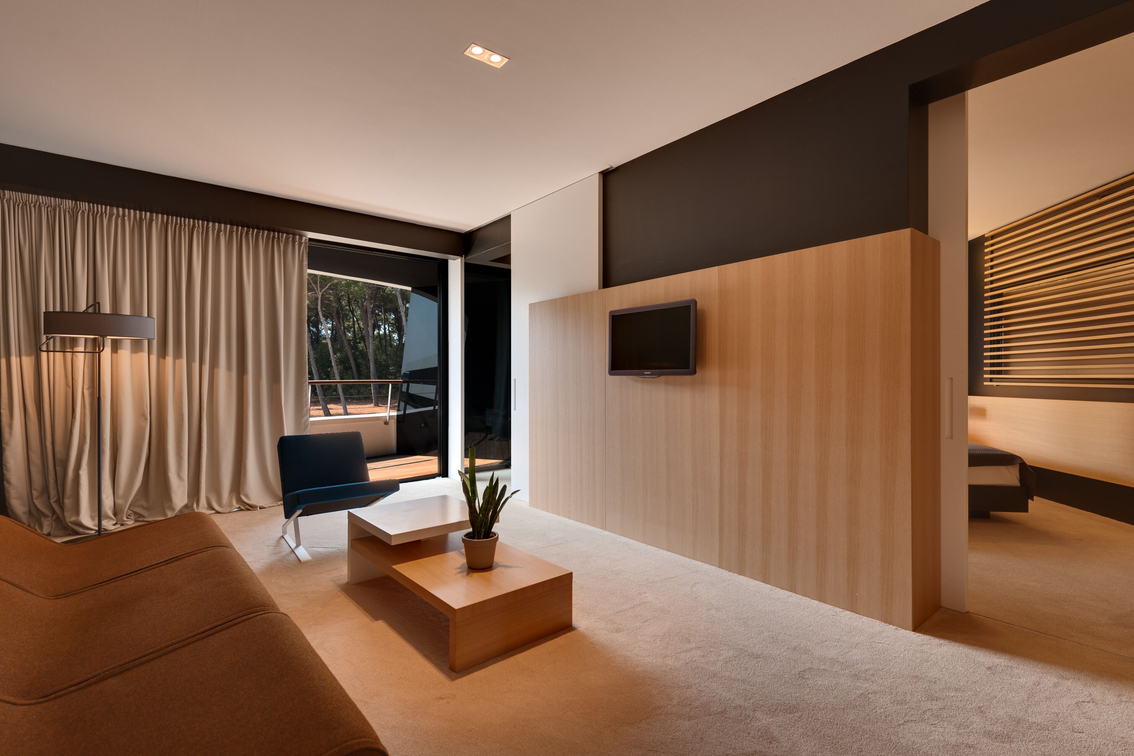 gallery suite | living area | lcd tv, pay films
