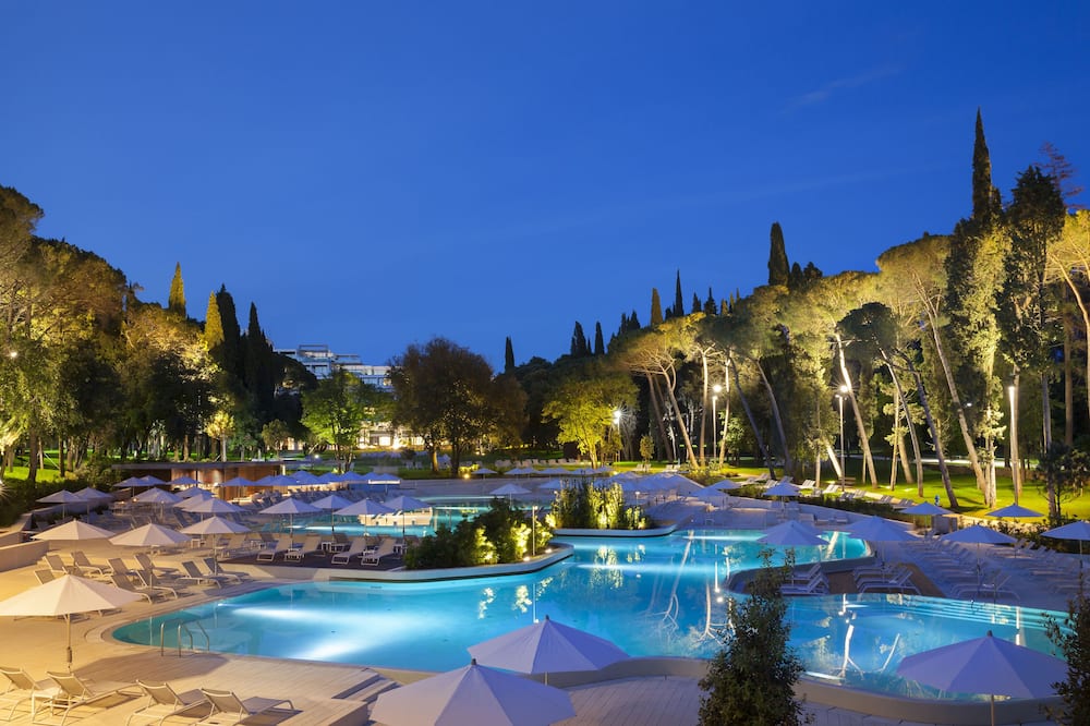 Lone Hotel by Maistra Collection